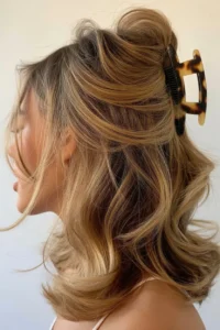 90s Blowout with Claw Clip